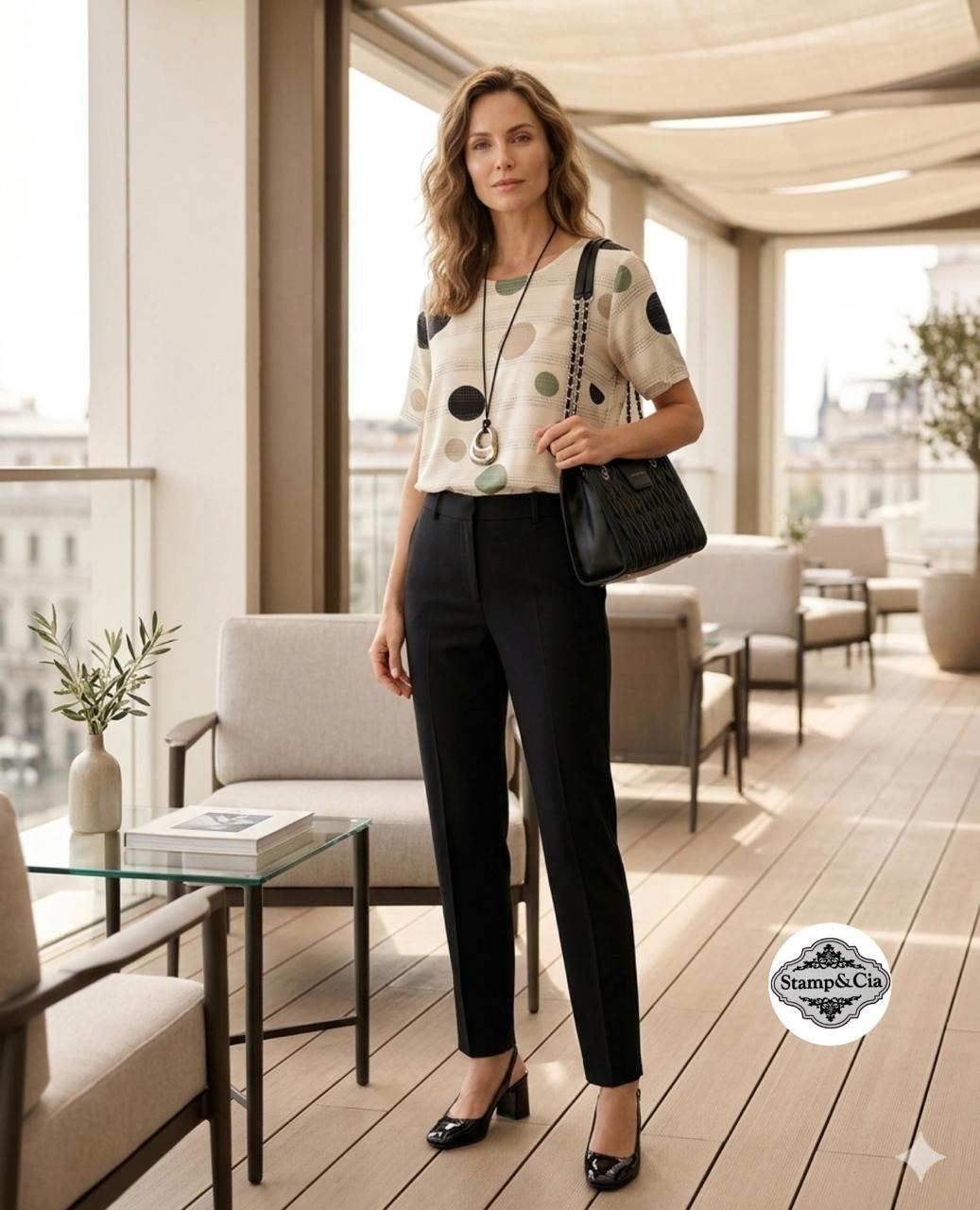 Camisa Estampada com Calça Preta